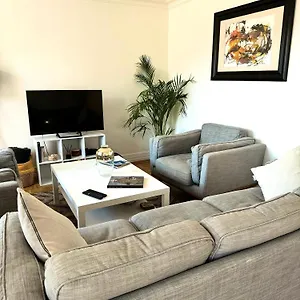 Bergson - 80m2, 2 Grandes Chambres, Entierement Renovee Et Equipee, Lumineux, Wifi, Balcon, Calme, Vue Imprenable Appartement